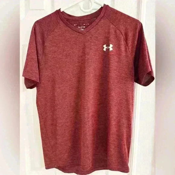 Under Armour V-Neck Tech Tee in Maroon - Size Women’s Small - Picture 1 of 5